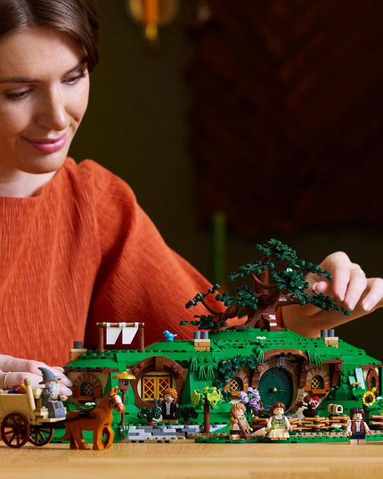 LEGO® ICONS The Lord of the Rings: The Shire™ 10354