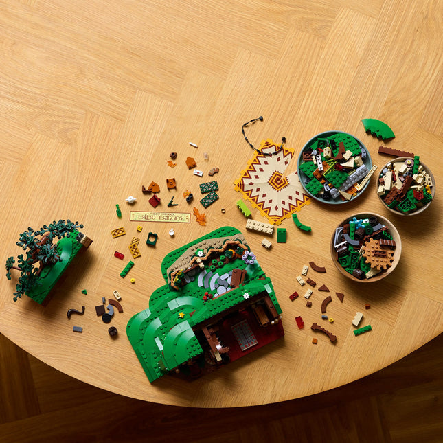 LEGO® ICONS The Lord of the Rings: The Shire™ 10354