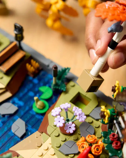 LEGO® Icons Autumn Cottage Garden Model Building Kit 11372