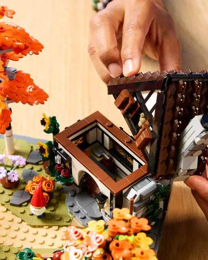 LEGO® Icons Autumn Cottage Garden Model Building Kit 11372