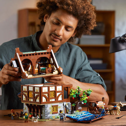 LEGO® Ideas Medieval Blacksmith 21325
