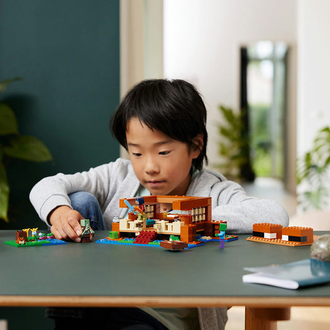 LEGO® Minecraft® The Frog House Set 21256