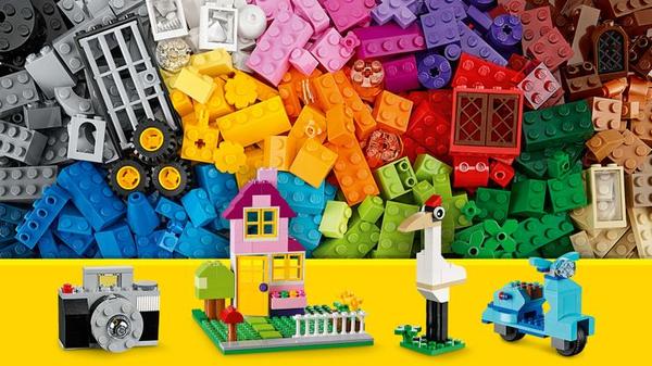 LEGO® CLASSIC Large Creative Brick Box 10698 – BrickTopia