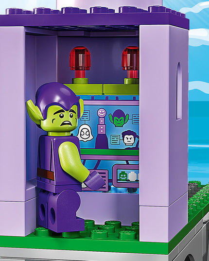 LEGO® Marvel Team Spidey at Green Goblin's Lighthouse 10790
